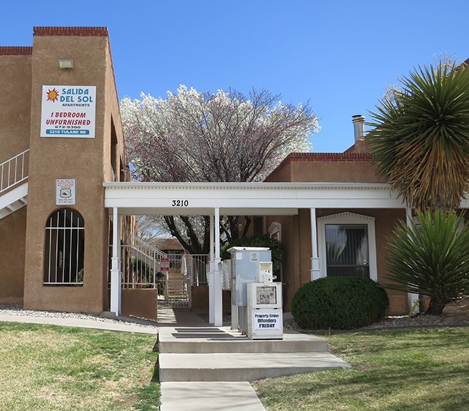 Salida Del Sol - Front Entrance